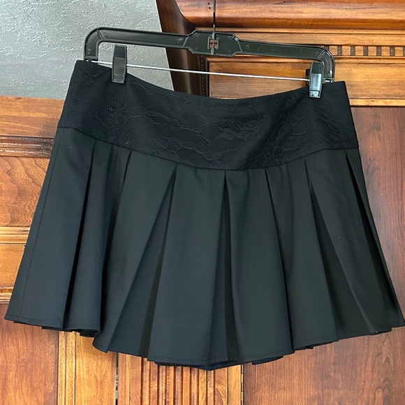 bebe Dresses & Skirts - Bebe Black Lace Waist Pleated Mini Skirt, Size 8